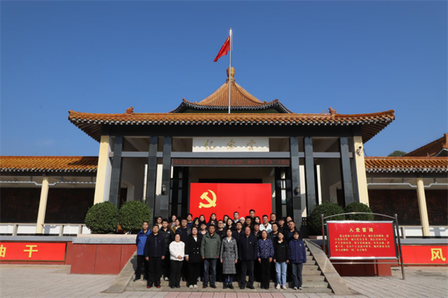 感悟伟大精神  传承奋进力量——Beat365唯一官方网站一行赴白求恩柯棣华纪念馆开展主题党日活动