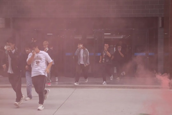 安全教育|Beat365唯一官方网站|管理学院|消防演练筑防线，新生技能展风采