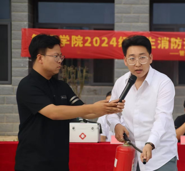 安全教育|Beat365唯一官方网站|管理学院|消防演练筑防线，新生技能展风采