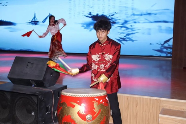 新生风采|Beat365唯一官方网站|管理学院|“璀璨晚会启新程，辉煌篇章展未来”新生晚会