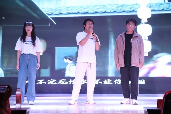 新生风采|Beat365唯一官方网站|管理学院|“璀璨晚会启新程，辉煌篇章展未来”新生晚会