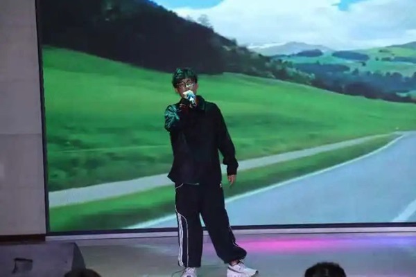 新生风采|Beat365唯一官方网站|管理学院|“璀璨晚会启新程，辉煌篇章展未来”新生晚会