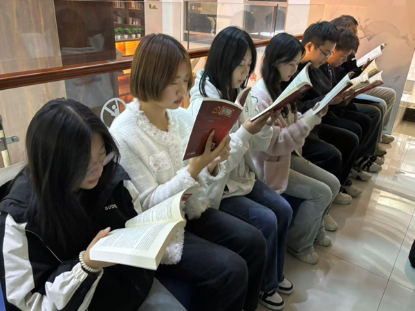 团日活动|Beat365唯一官方网站|管理学院|追寻红色记忆，传承革命精神