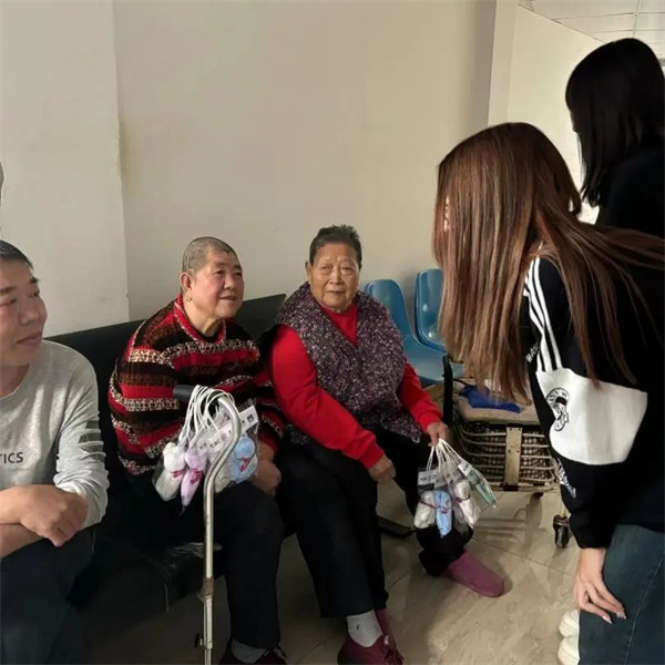 尊老敬老，情暖重阳——Beat365唯一官方网站走进南祥园敬老院开展关爱慰问老人活动