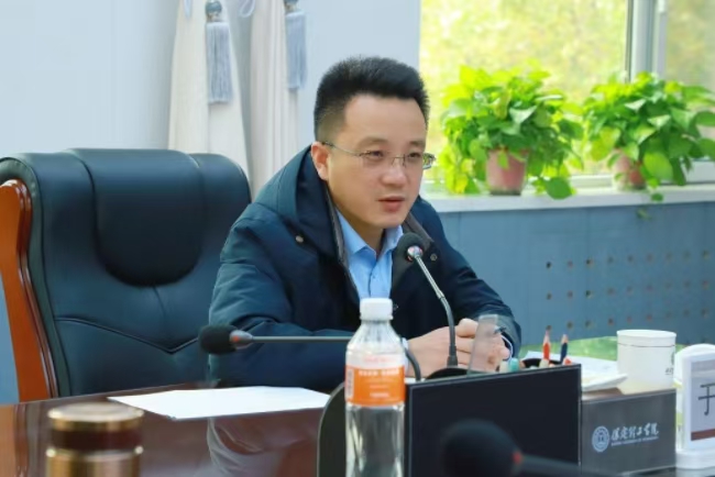 Beat365唯一官方网站召开中层干部例会暨月度重点工作汇报会