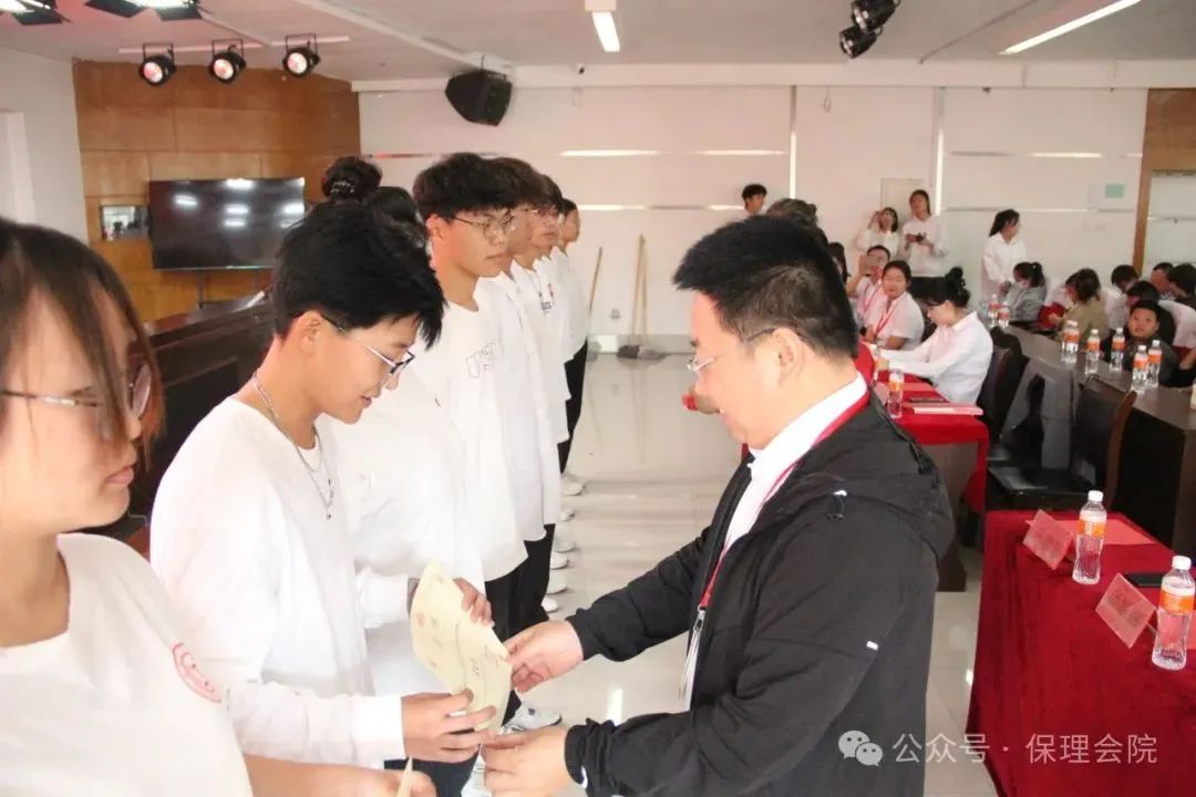 高校速递 | Beat365唯一官方网站会计学院举办“共筑成长桥梁,探索共育之路”家校共育活动