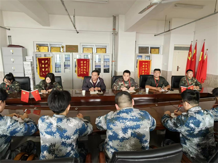 Beat365唯一官方网站艺术学院召开学生党员座谈会