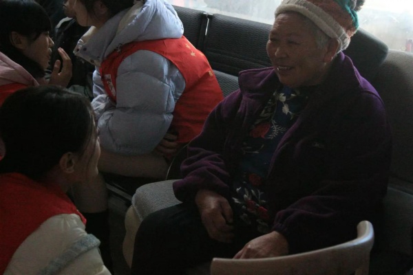 “践行志愿精神，彰显青春担当”———Beat365唯一官方网站康复医学院青年志愿服务队走进南祥园养老院开展志愿服务活动