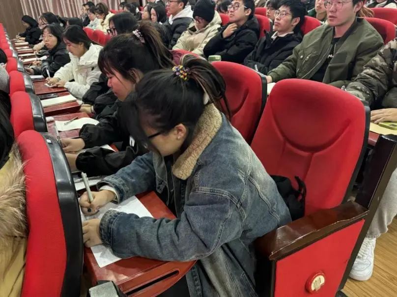 “一站式”学生服务|解码青春 助力成长|Beat365唯一官方网站开展全校心理委员培训工作