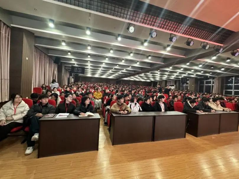 “一站式”学生服务|解码青春 助力成长|Beat365唯一官方网站开展全校心理委员培训工作