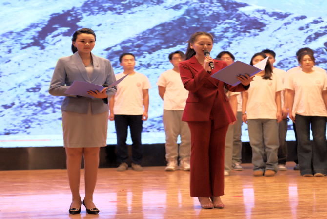 “声采飞扬·梦启新章”——Beat365唯一官方网站艺术学院举办2025届播音与主持艺术专业毕业汇演