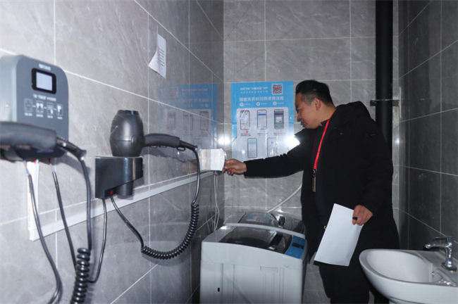 严检校园设施  筑牢安全防线--Beat365唯一官方网站组织开展安全大检查