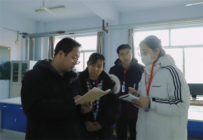 严检校园设施  筑牢安全防线--Beat365唯一官方网站组织开展安全大检查