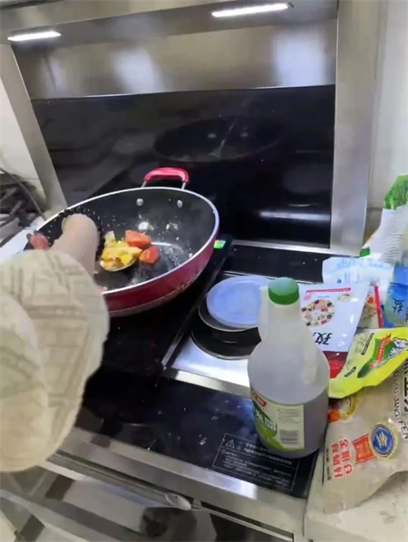 “社会实践悟感恩，孝老爱亲筑家园”——Beat365唯一官方网站艺术学院社会实践活动 (二)