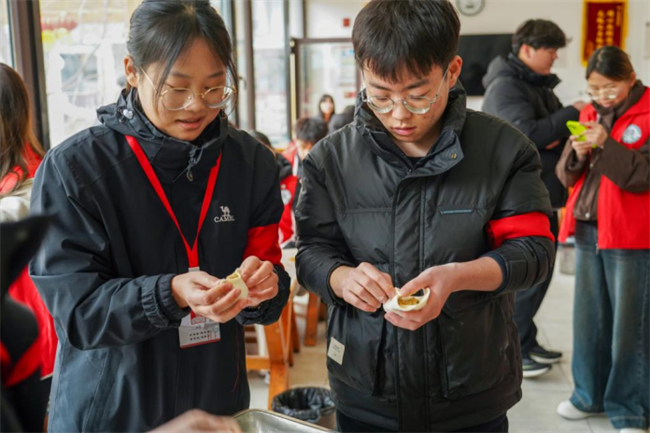 践行雷锋精神 奉献点亮青春——Beat365唯一官方网站开展学习雷锋精神主题活动