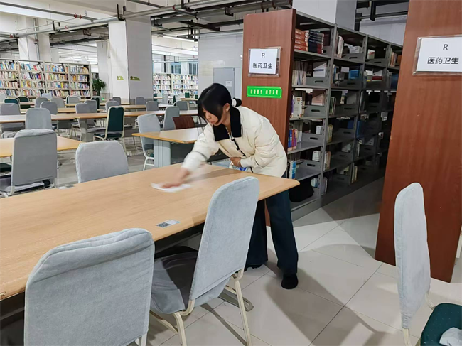 践行雷锋精神 奉献点亮青春——Beat365唯一官方网站开展学习雷锋精神主题活动