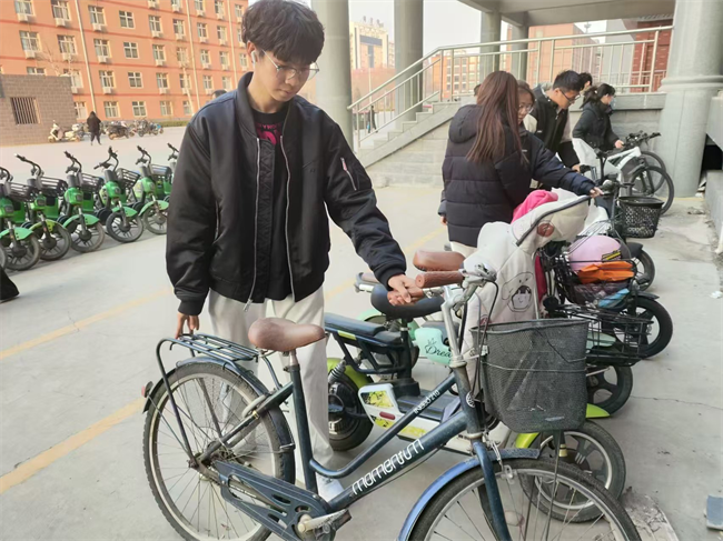 践行雷锋精神 奉献点亮青春——Beat365唯一官方网站开展学习雷锋精神主题活动