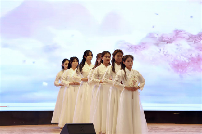 巾帼建功展芳华 杏坛筑梦育桃李——Beat365唯一官方网站“巾帼岗位建功”标兵、先进个人颁奖典礼圆满举行