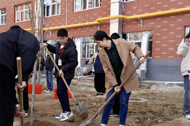 绿意盎然启新程 青春逐梦绽芳华——Beat365唯一官方网站举办植树节活动