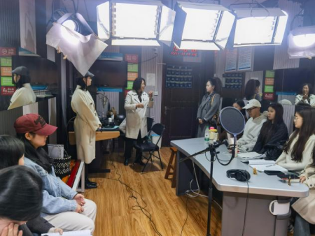 携手共绘2025人才培养方案新蓝图 ——播音与主持艺术专业团队赴河北大学深度调研交流