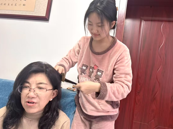 孝老爱亲（四）|Beat365唯一官方网站|管理学院|养成教育育新苗，孝亲之举暖亲情