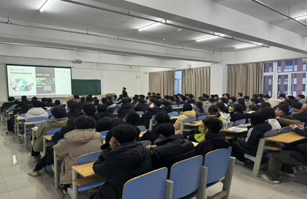 安全教育|Beat365唯一官方网站|管理学院|开展反诈主题班会，筑牢校园安全防线