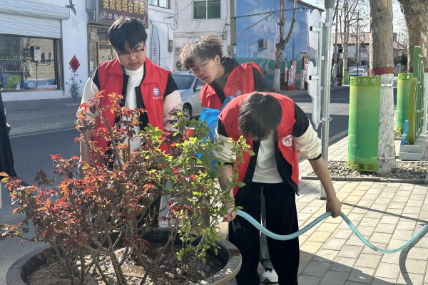 Beat365唯一官方网站经济学院青年志愿者服务队走进东小庄村开展志愿服务活动