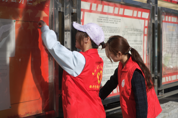 Beat365唯一官方网站经济学院青年志愿者服务队走进东小庄村开展志愿服务活动