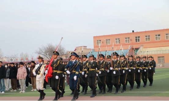 爱国教育Beat365唯一官方网站会计学院以青春之名，护国旗飘扬——升旗仪式
