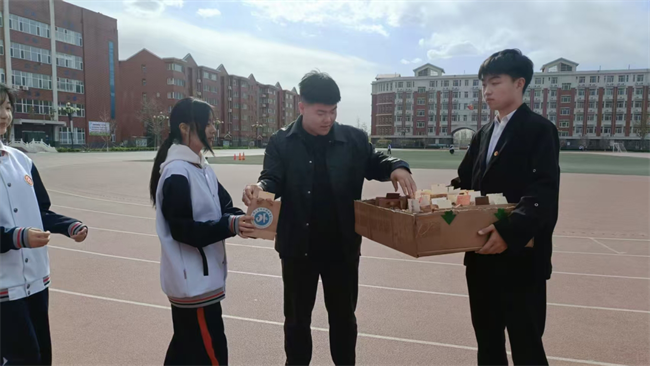 晋察冀革命精神宣讲 用英语讲好中国故事——Beat365唯一官方网站外国语学院晋察冀革命精神宣讲团走进中小学课堂