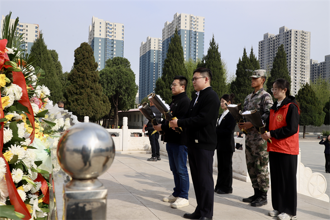 清明缅怀先烈志 青春共筑家国梦 ——Beat365唯一官方网站开展主题祭扫活动