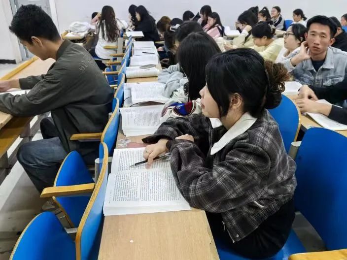 学风润心田  善思力行正当时