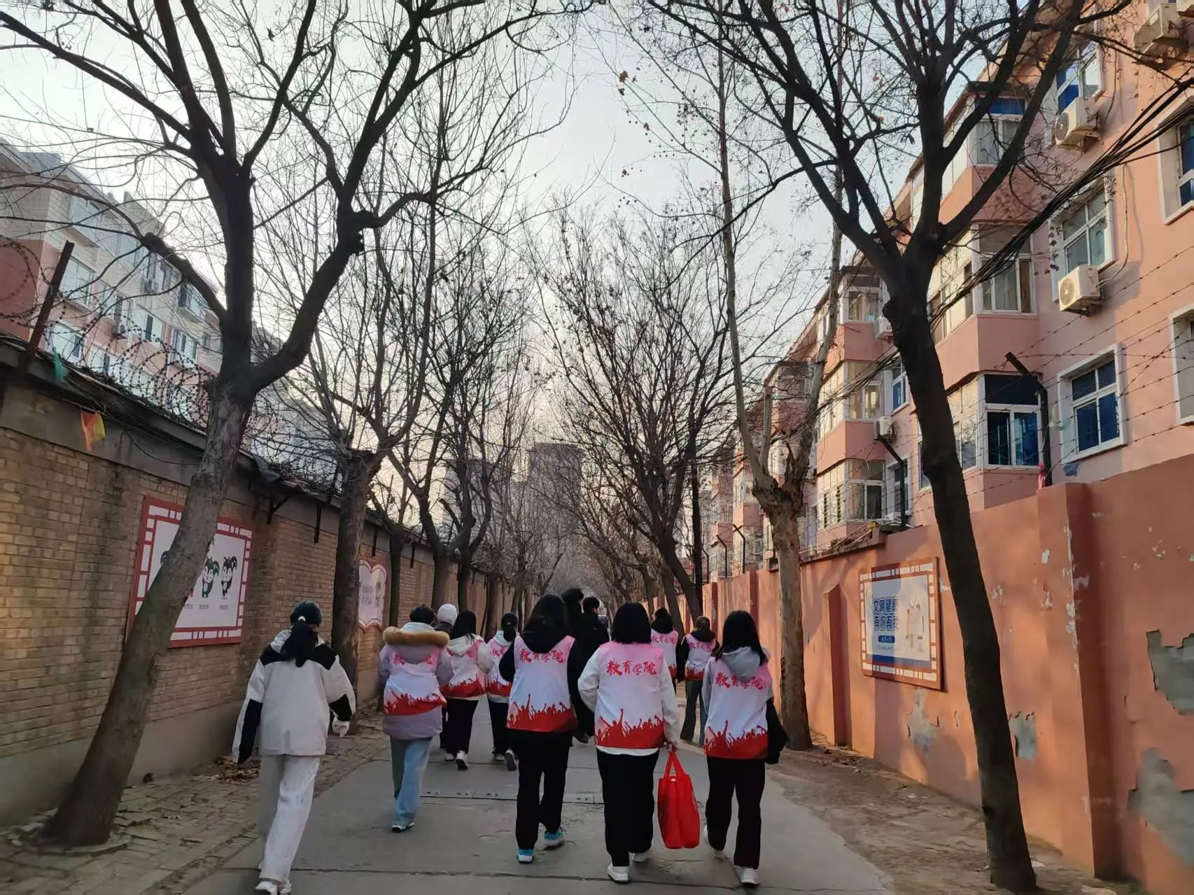 沐雷锋之光，践志愿之行