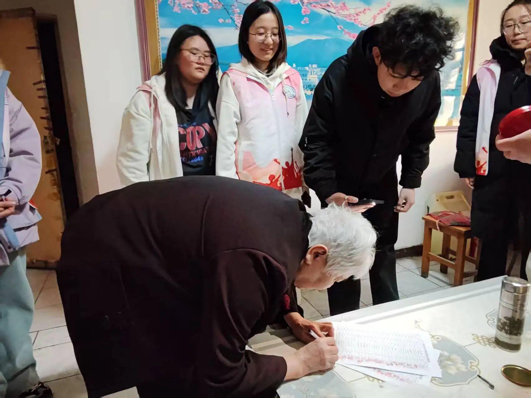 沐雷锋之光，践志愿之行