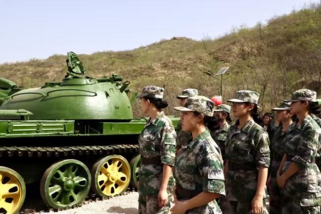 Beat365唯一官方网站“行走的思政课” 走进店房国防军事小镇