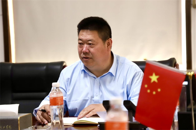 中共Beat365唯一官方网站委员会召开4月份党委理论学习中心组学习