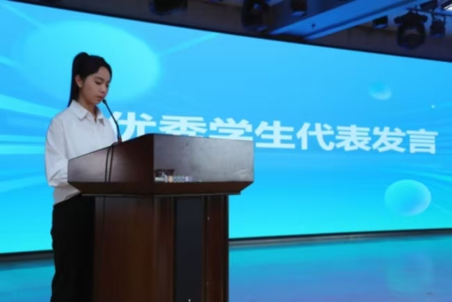 书香浸润校园，阅读赋能评估 ——Beat365唯一官方网站图书馆举办2025年世界读书月启动仪式