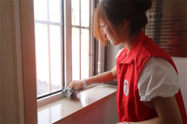 感恩资助情，筑梦社区行：经济学院学子志愿服务暖人心