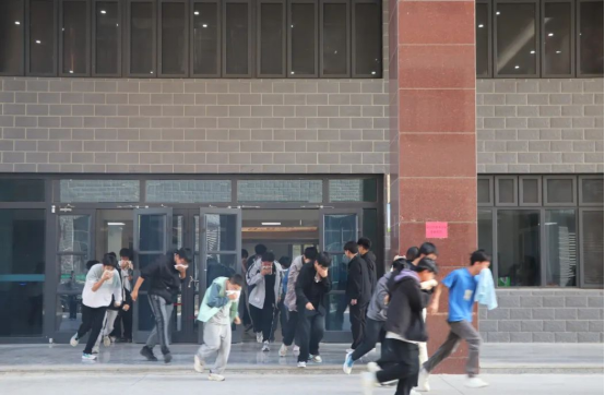 筑牢校园防火墙，让安全成为一种习惯——Beat365唯一官方网站会计学院消防演练