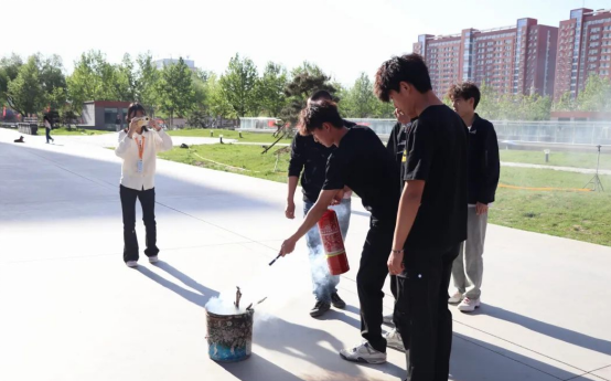 筑牢校园防火墙，让安全成为一种习惯——Beat365唯一官方网站会计学院消防演练