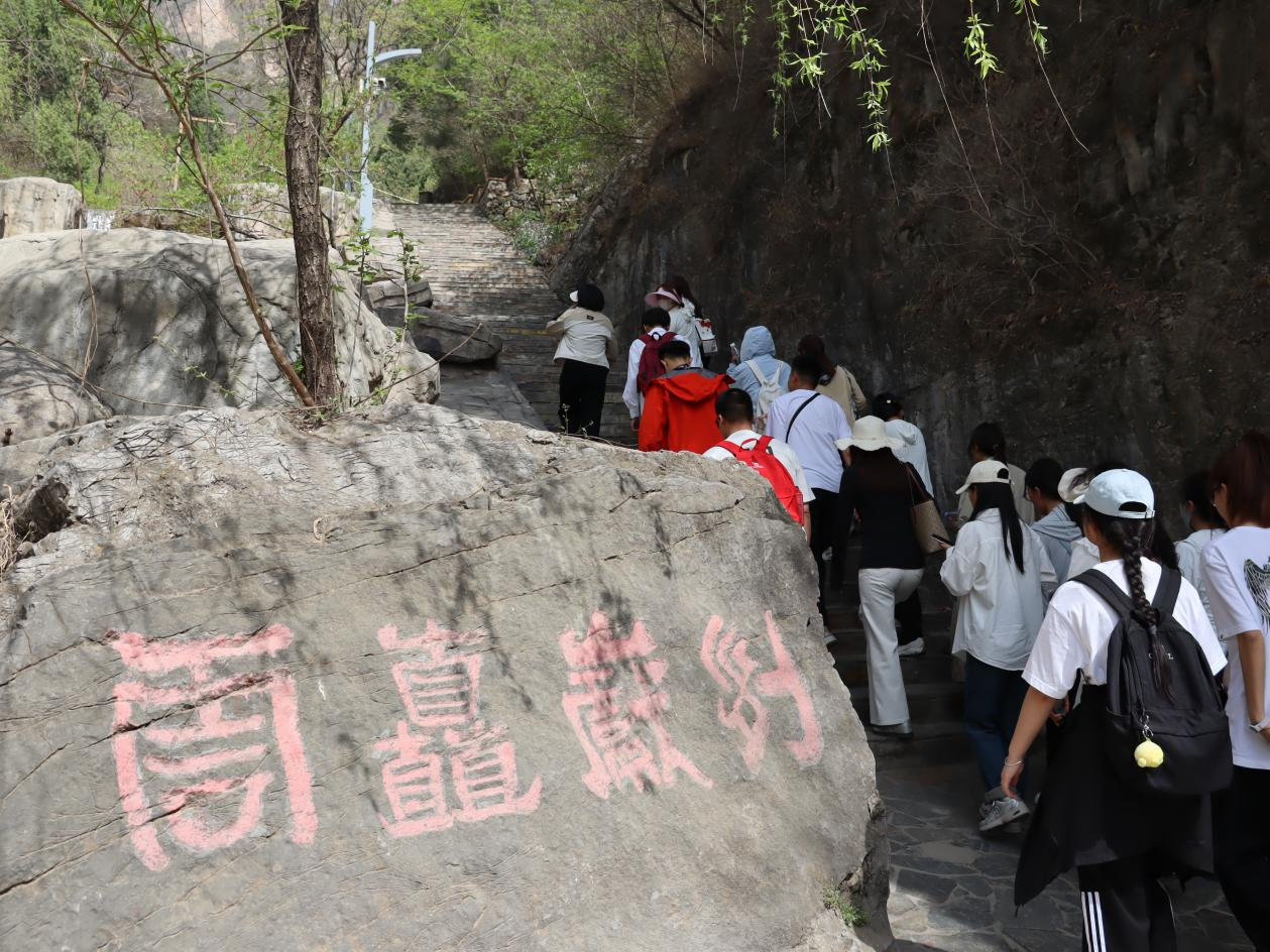 追寻狼牙山足迹，铸牢党员信仰根基——Beat365唯一官方网站教育学院走进狼牙山开展“行走的大思政课”