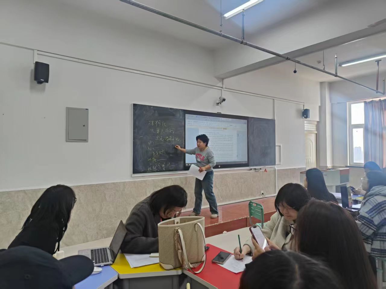 春风化雨育桃李，论文指导启新程