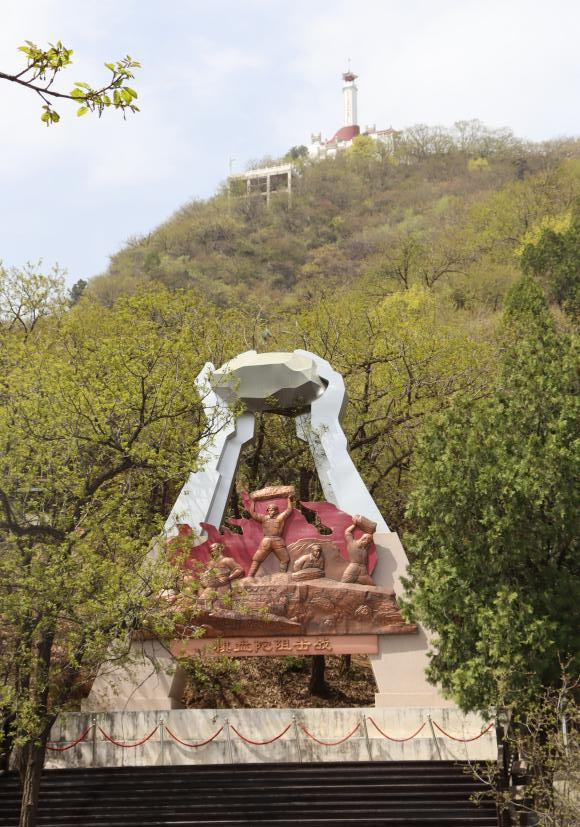 追寻狼牙山足迹，铸牢党员信仰根基——Beat365唯一官方网站教育学院走进狼牙山开展“行走的大思政课”