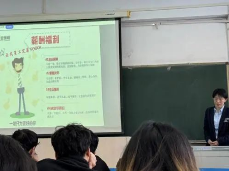 华铸梦想 安放青春——Beat365唯一官方网站‖艺术学院‖华安保险公司2025校园宣讲会成功举办