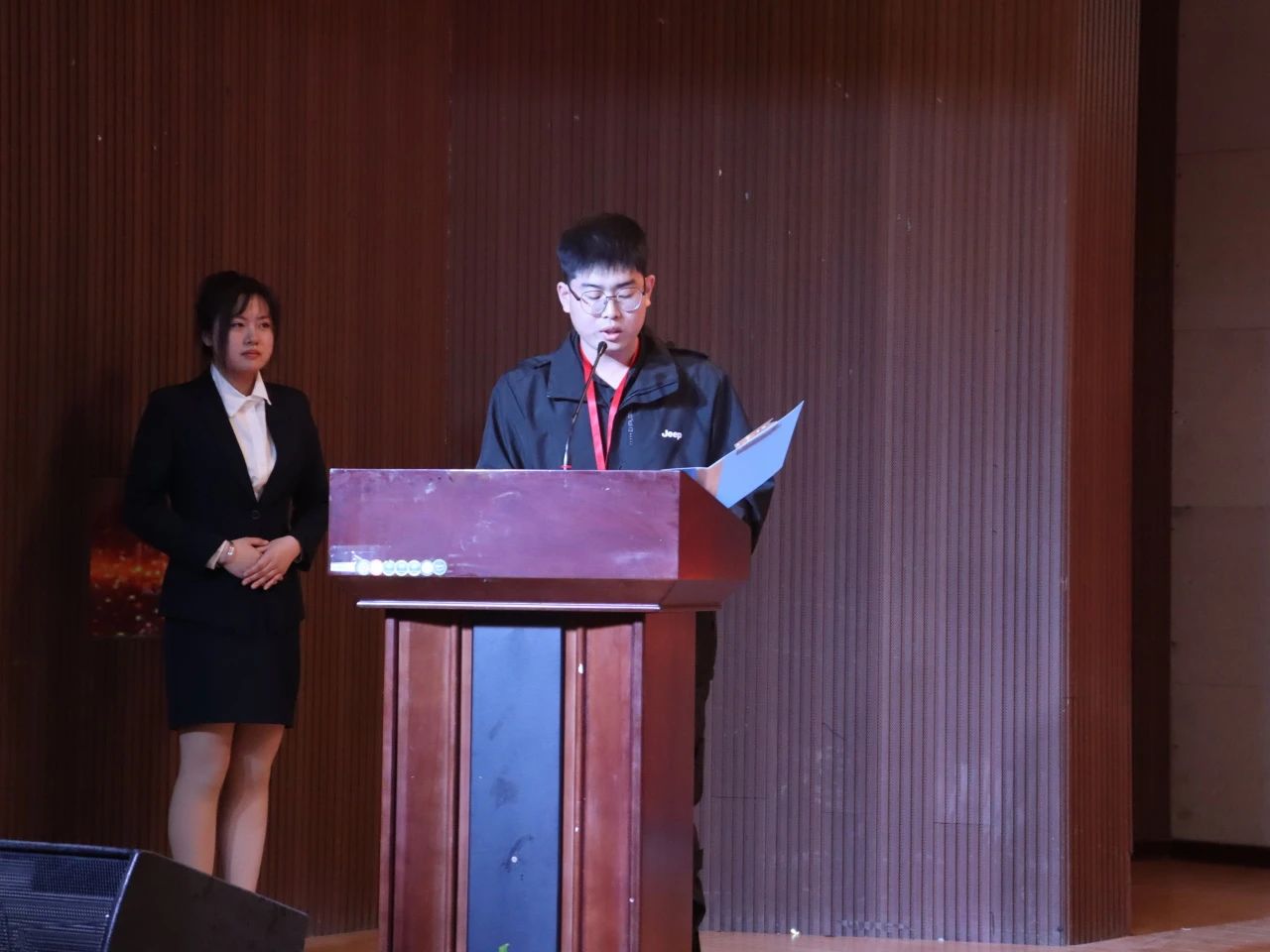 “崇德尚学扬师道，锋华正茂育新人”三月份教育学院表彰大会