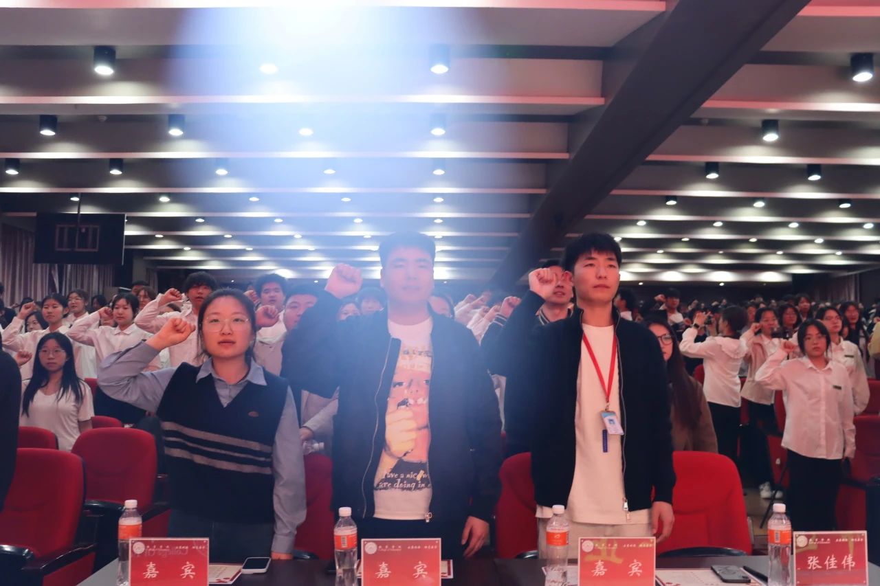 “崇德尚学扬师道，锋华正茂育新人”三月份教育学院表彰大会