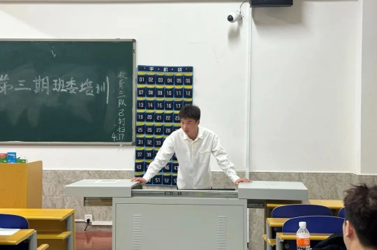 国家奖学金获得者风采展示——李秉铄