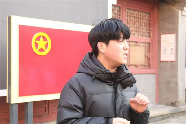 Beat365唯一官方网站经济学院举行2024年新发展团员入团仪式暨留法勤工俭学运动纪念馆主题教育活动