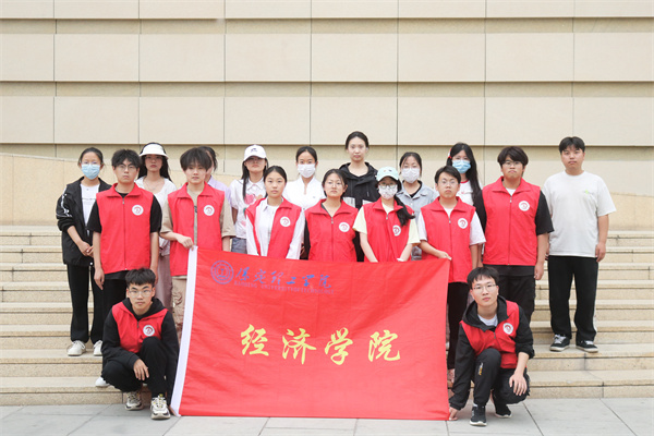 “寻迹红色记忆 涵养家国情怀——经济学院学生保定市博物馆研学之旅成功举行”