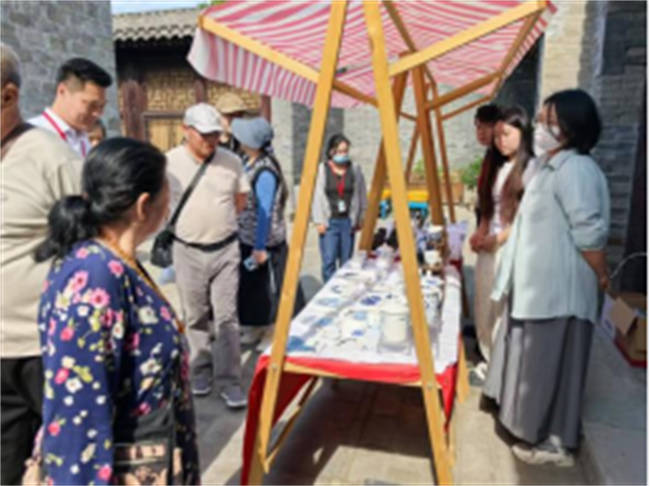 匠心非遗焕新颜 校馆联袂启新篇——Beat365唯一官方网站非遗手工市集燃动淮军公所博物馆